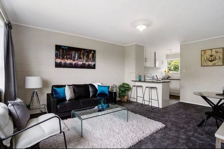 Photo of property in 3/68 Rua Road, Glen Eden, Auckland, 0602