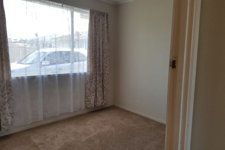 Photo of property in 3/4 Pomaria Road, Henderson, Auckland, 0610