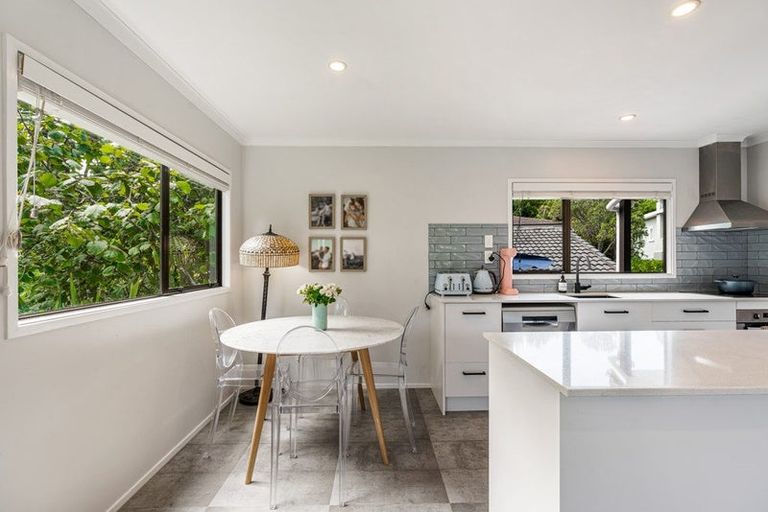 Photo of property in 22 Derwent Crescent, Titirangi, Auckland, 0604