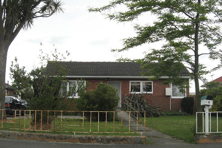 Photo of property in 8 Rowe Place, Burwood, Christchurch, 8061