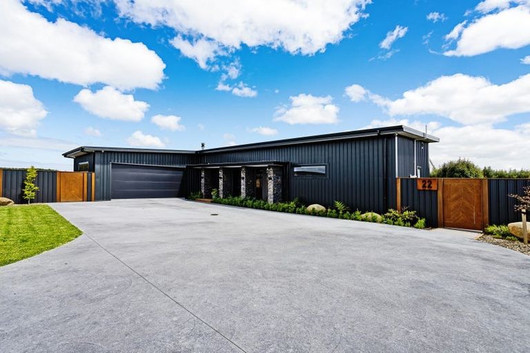 Photo of property in 22 Glenda Place, Seaward Bush, Invercargill, 9812