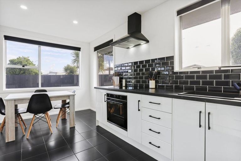 Photo of property in 28 Shetland Street, Woolston, Christchurch, 8062