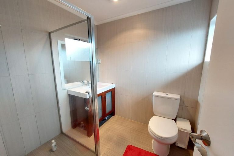 Photo of property in 16h Lincoln Road, Henderson, Auckland, 0610