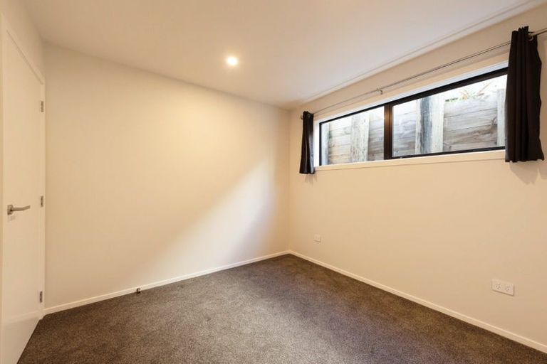 Photo of property in 1u3 Robert Street, Newlands, Wellington, 6037