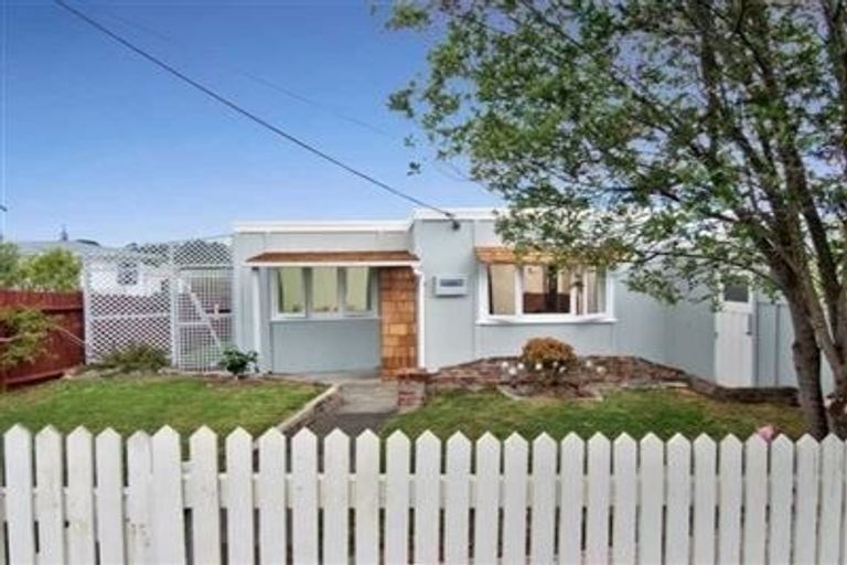 Photo of property in 55 Awaroa Road, Sunnyvale, Auckland, 0612