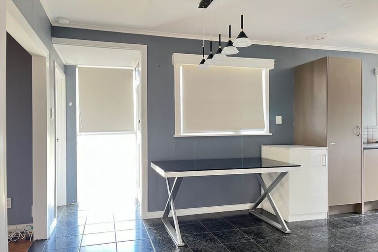 Photo of property in 46 Kelman Road, Kelston, Auckland, 0602