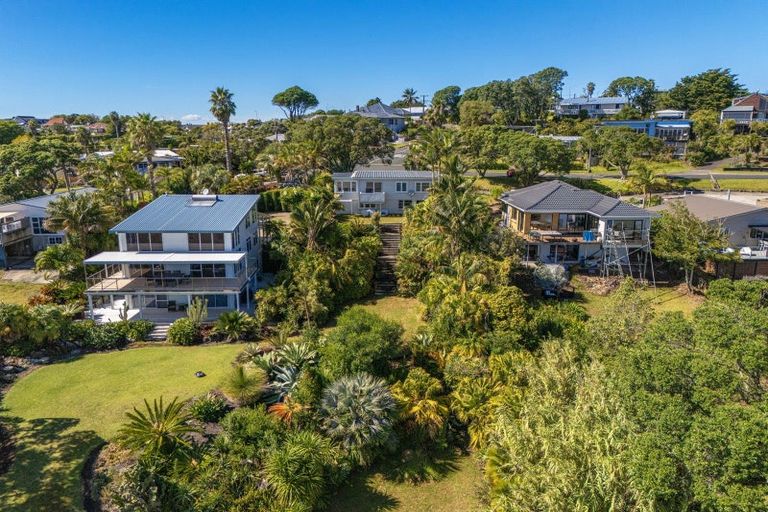 Photo of property in 40 Pohutukawa Avenue, Red Beach, 0932