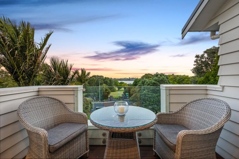 Photo of property in 18a Sylvan Park Avenue, Milford, Auckland, 0620