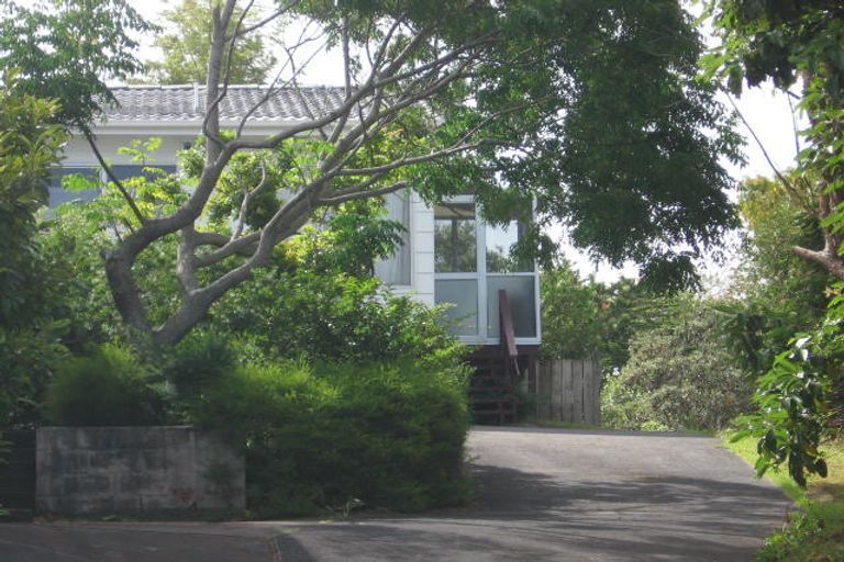 Photo of property in 28 Girrahween Drive, Totara Vale, Auckland, 0629