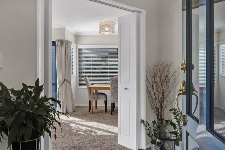 Photo of property in 2 Kawaroa Close, New Plymouth, 4310