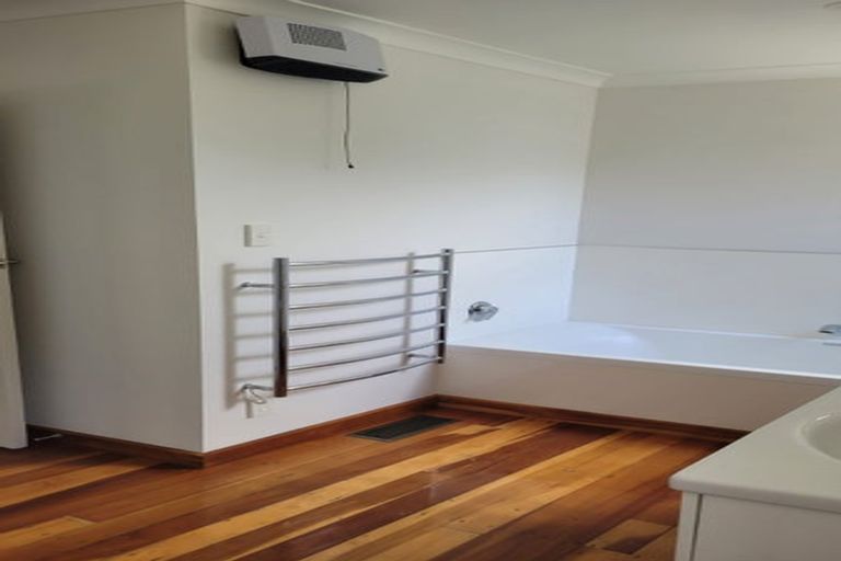 Photo of property in 4 Chorley Grove, Churton Park, Wellington, 6037