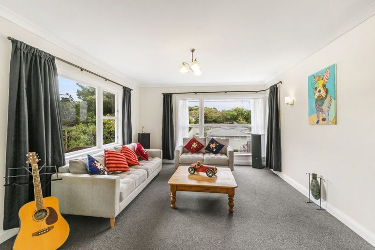 Photo of property in 52 Kenmore Street, Newlands, Wellington, 6037