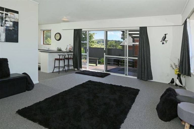 Photo of property in 2/201 Henderson Valley Road, Henderson, Auckland, 0612