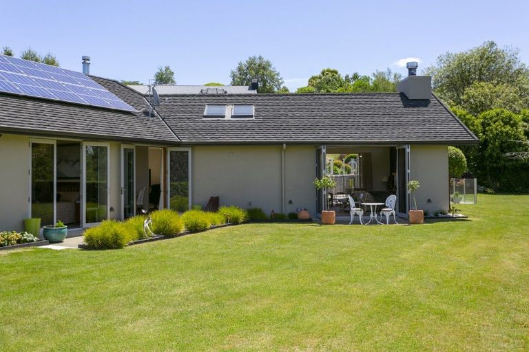 Photo of property in 5 Cameron Drive, Acacia Bay, Taupo, 3385