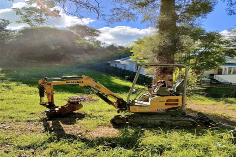 Photo of property in 8 Limmer Place, Browns Bay, Auckland, 0632