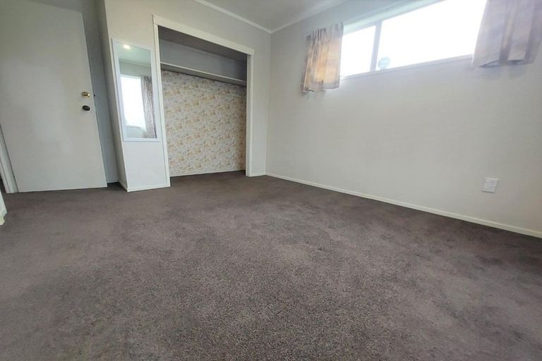 Photo of property in 111 Kemp Road, Massey, Auckland, 0614