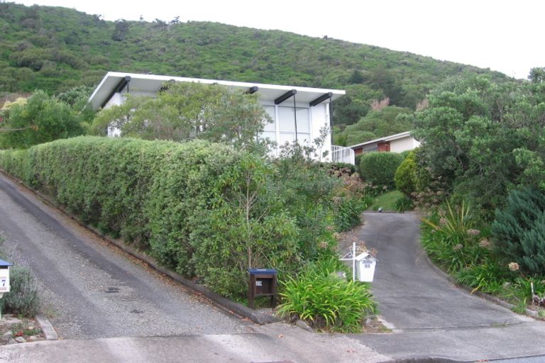 Photo of property in 35 Kakariki Grove, Waikanae, 5036