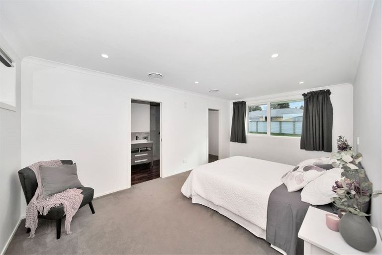 Photo of property in 30 Mercade Close, Stratford, 4332