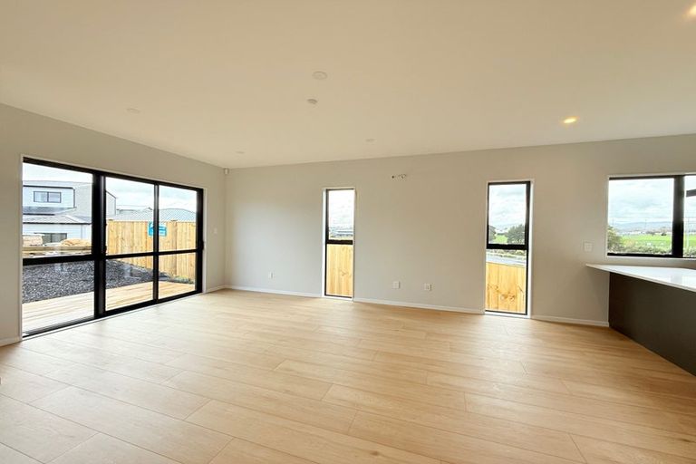 Photo of property in 71 Tributary Parade, Karaka, Papakura, 2113