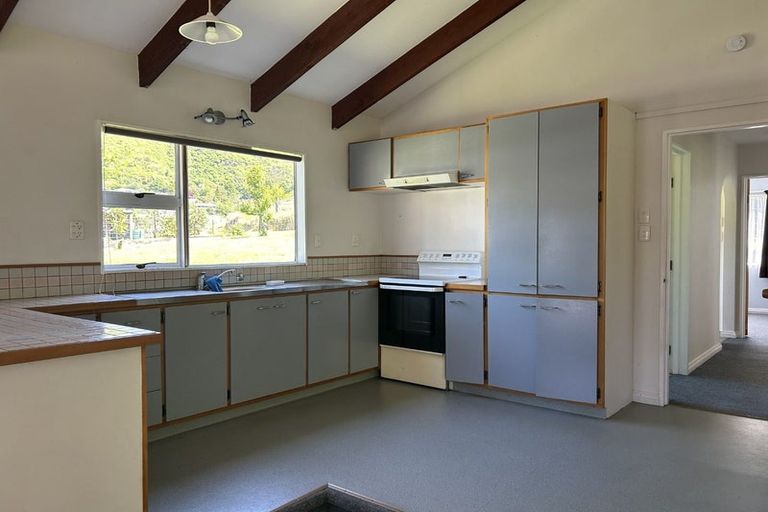 Photo of property in 38 Buller Street, Picton, 7220