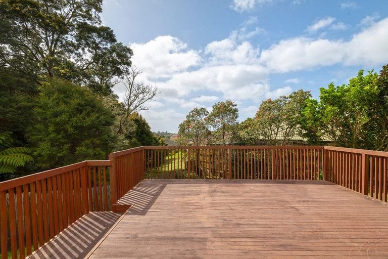 Photo of property in 8 Greenleaf Way, Northcross, Auckland, 0630