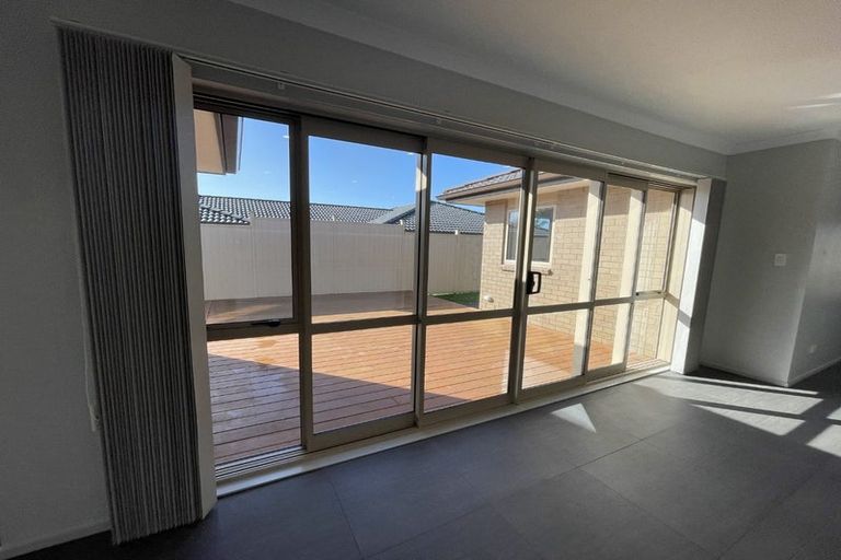 Photo of property in 35 Riverglade Parkway, Te Atatu South, Auckland, 0610