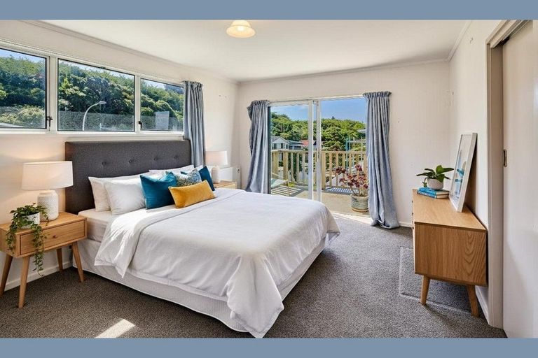Photo of property in 17 Rembrandt Avenue, Tawa, Wellington, 5028