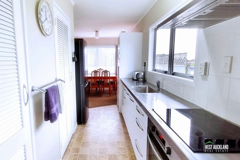 Photo of property in 16 Puketitiro Street, Glen Eden, Auckland, 0602