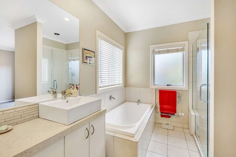 Photo of property in 28 Delta Mews Place, Clive, 4102