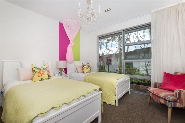 Photo of property in 6 Kerema Way, Schnapper Rock, Auckland, 0632