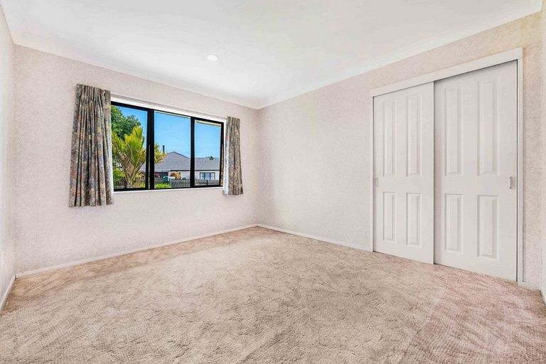 Photo of property in 2 Oakwood Place, Pukekohe, 2120