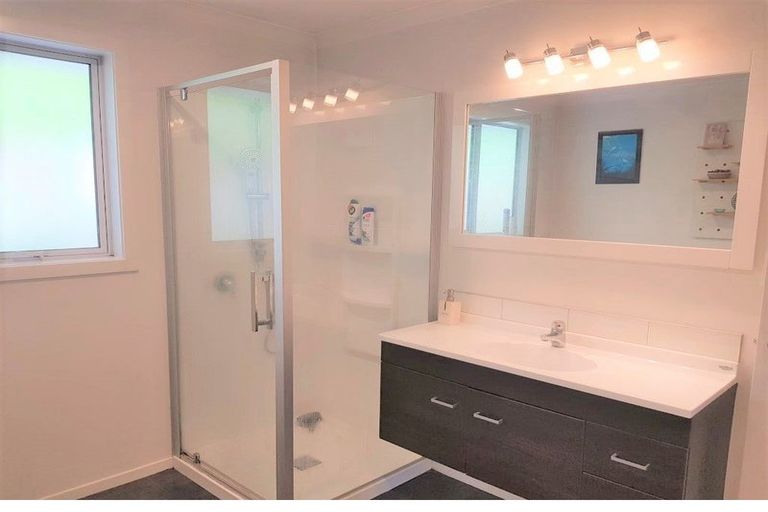 Photo of property in 17 Banks Boulevard, Whitby, Porirua, 5024