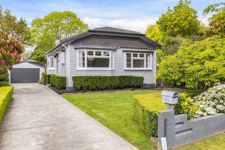 Photo of property in 15 Aorangi Road, Bryndwr, Christchurch, 8053