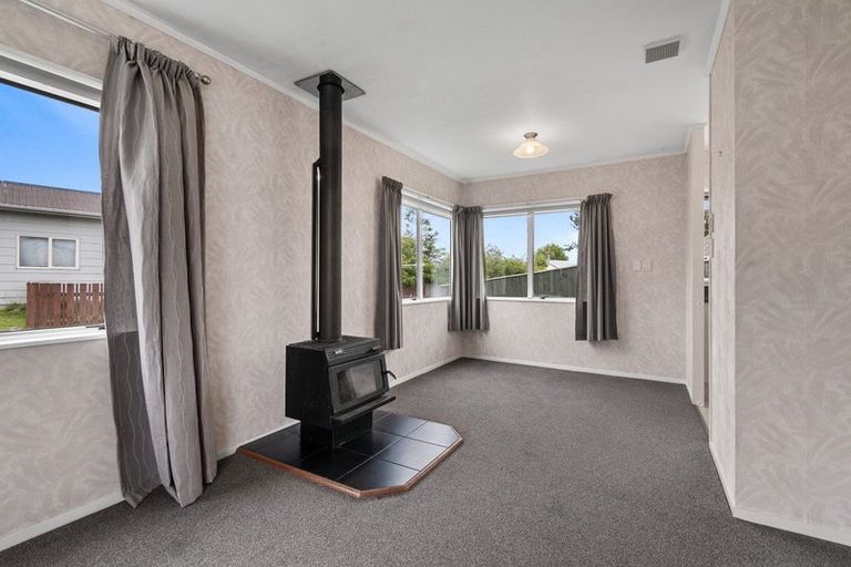 Photo of property in 105 Hillcrest Drive, Kelvin Grove, Palmerston North, 4414