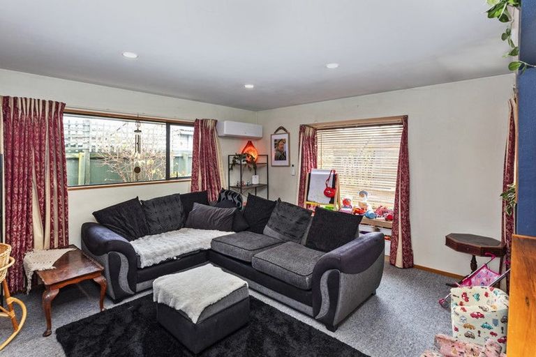 Photo of property in 2/14 Farquhars Road, Redwood, Christchurch, 8051