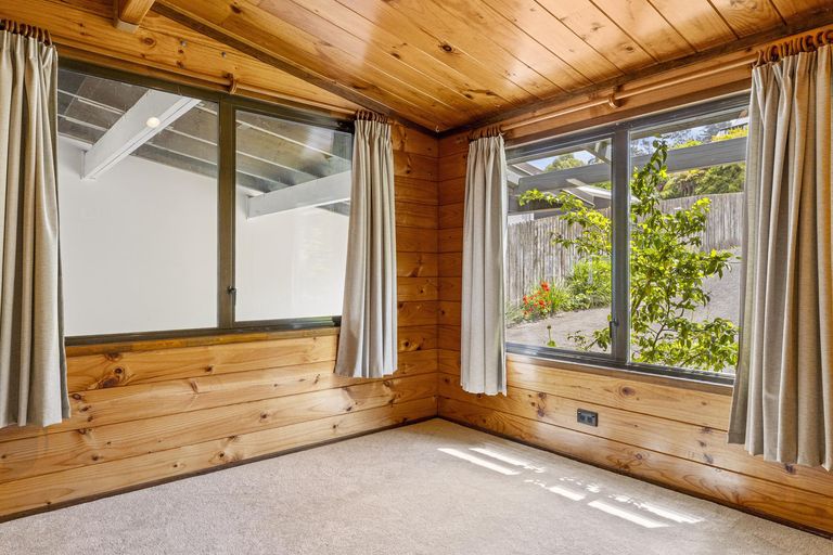 Photo of property in 23 Ewing Grove, Acacia Bay, Taupo, 3330