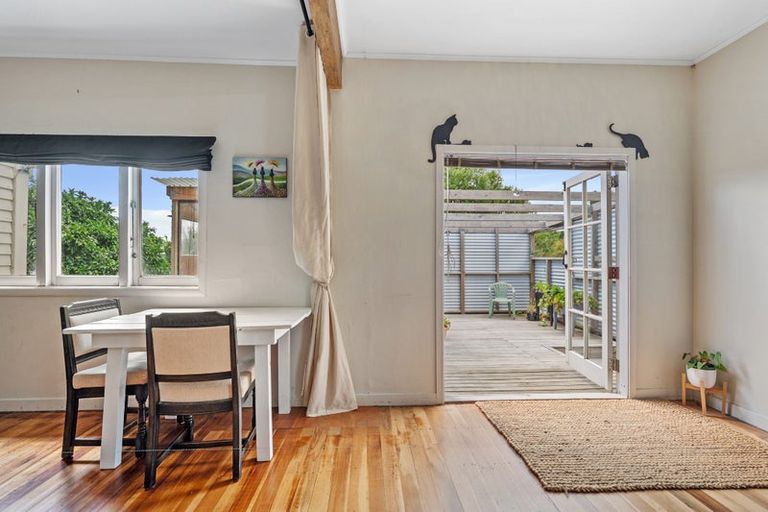 Photo of property in 140 Awaroa Road, Helensville, 0800