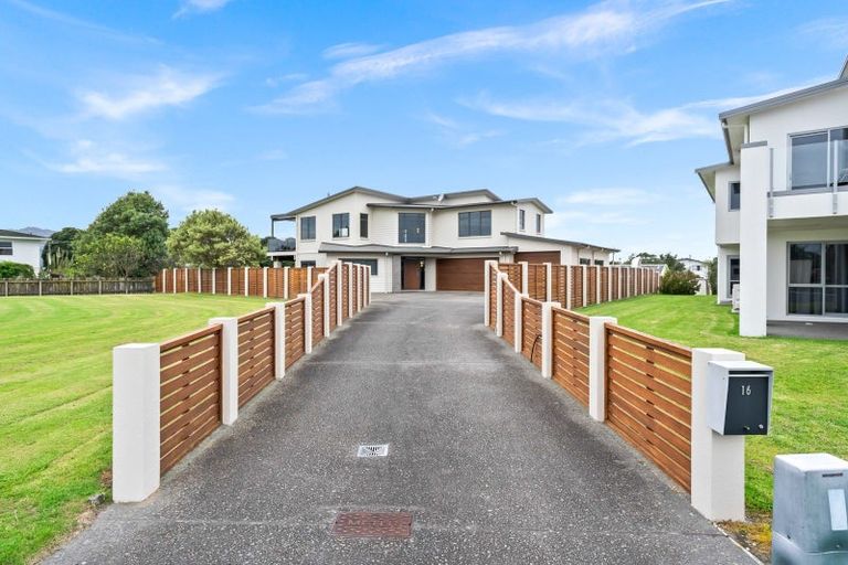 Photo of property in 16 Fred Carr Place, One Tree Point, 0118