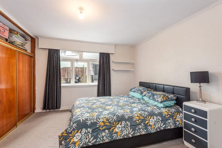 Photo of property in 22 Hawkhurst Road, Lyttelton, 8082