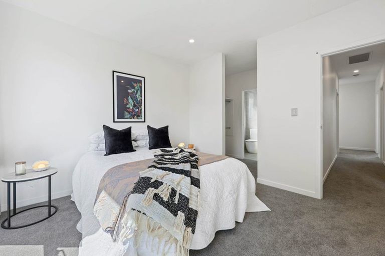 Photo of property in 13e King Richard Place, Browns Bay, Auckland, 0630