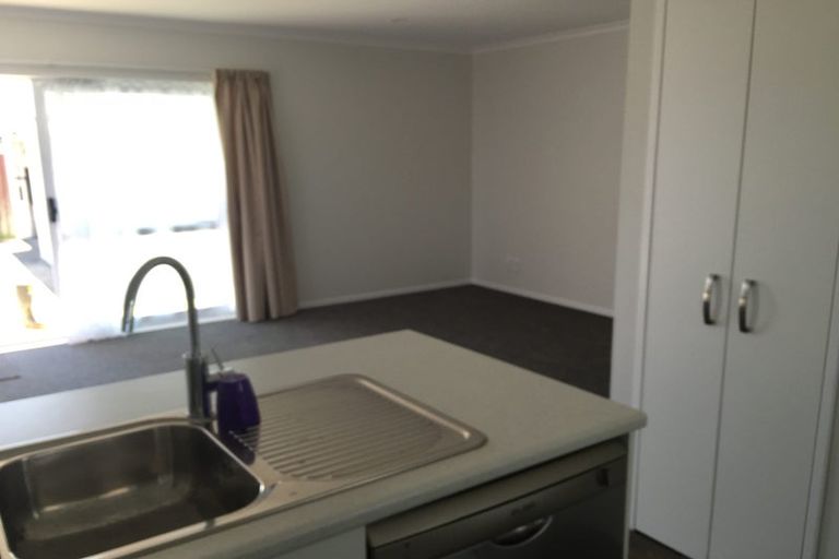 Photo of property in 44 Gossamer Drive, Pakuranga Heights, Auckland, 2010