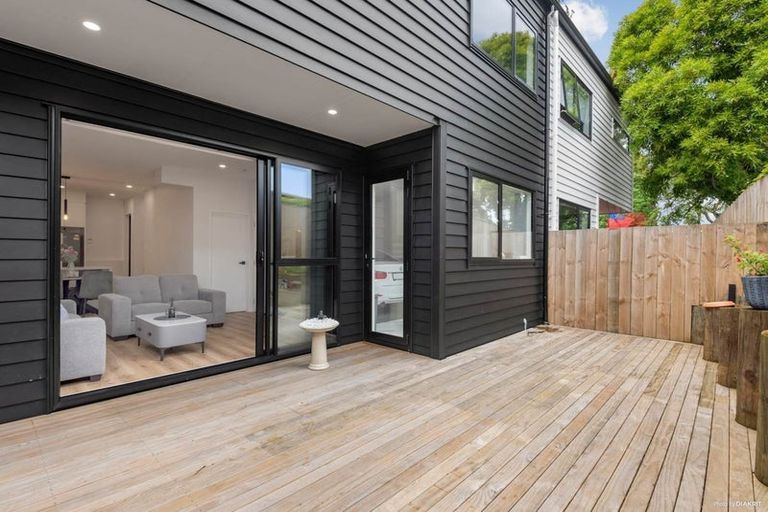 Photo of property in 8b Hobart Crescent, Wattle Downs, Auckland, 2103