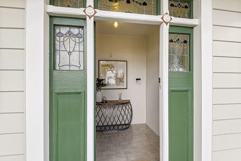 Photo of property in 13 Islington Avenue, New Lynn, Auckland, 0600