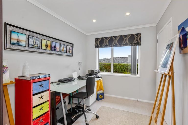 Photo of property in 15 Seaview Crescent, Hatfields Beach, Orewa, 0931