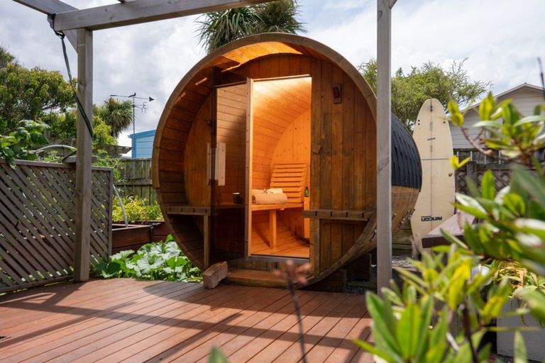 Photo of property in 45 Puru Crescent, Lyall Bay, Wellington, 6022