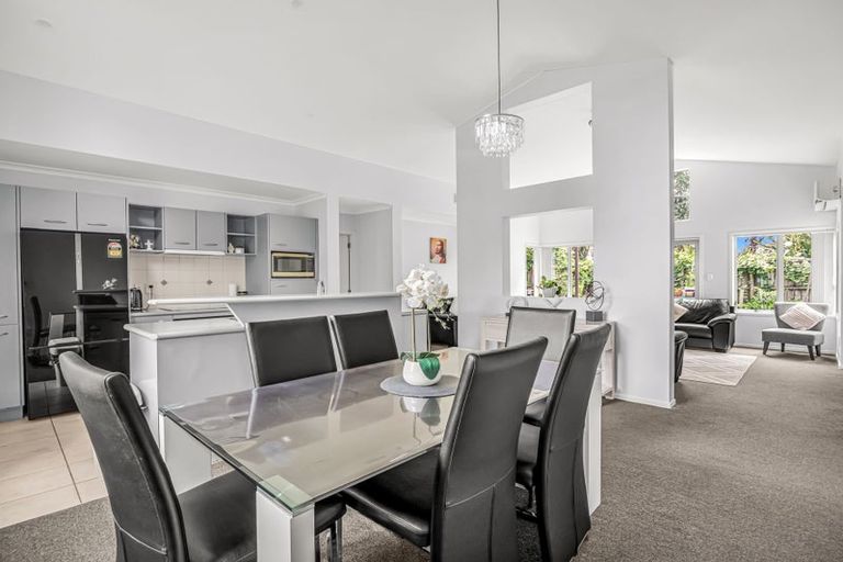 Photo of property in 92 Riverton Drive, Randwick Park, Auckland, 2105