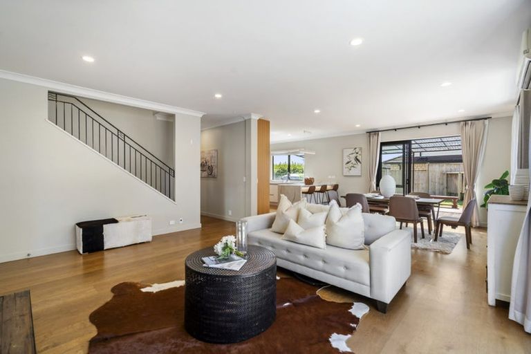 Photo of property in 17 Oak Bark Drive, Schnapper Rock, Auckland, 0632