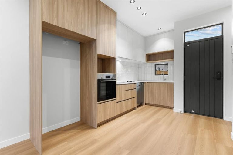 Photo of property in 15 Kuaha Road, Massey, Auckland, 0614