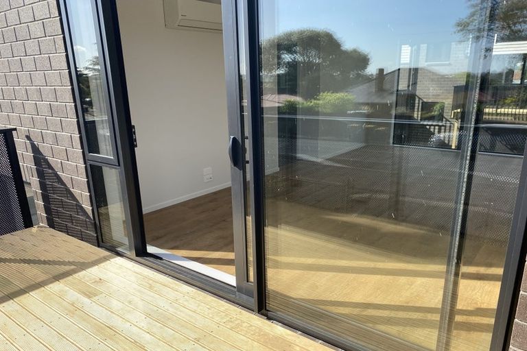 Photo of property in 4/1 Fruitvale Road, New Lynn, Auckland, 0600