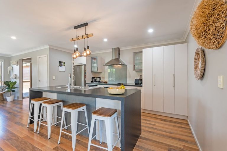 Photo of property in 5 Galea Grove, Kelvin Grove, Palmerston North, 4414